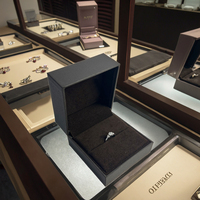 Boîte à bijoux rigide de luxe personnalisée pour montre, bague, collier, avec doublure en éponge, en papier spécial, finition mate et gaufrage pour