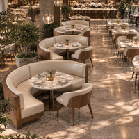 Ensemble de banquettes en noyer, table à manger en marbre, fauteuils en cuir crème courbés, pour restaurant, commercial, personnalisable, OEM, usine chinoise