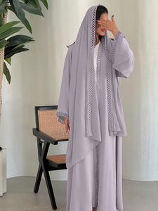 Conjunto de Abaya Modesta Gris Lila con Ribete de Encaje, Túnica Abierta por Delante, Hiyab a Juego, 100% Poliéster, Cuello en V, Largo hasta el Tobillo, Ropa Islámica Elegante - Product Image 5