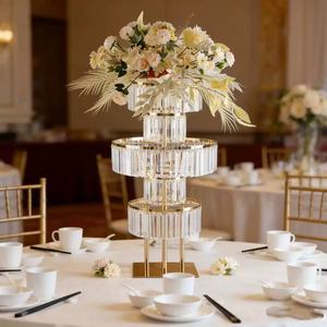 Centro de mesa de boda con soporte de flores de metal dorado y cristal de varios niveles, personalizado de fábrica, para decoración de eventos de lujo. - Product Image 1