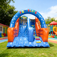 Toboggan gonflable commercial avec escalier, équipement de jeu extérieur coloré, adapté aux jardins, aux fêtes et aux divertissements