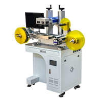 Machine de marquage laser volante à double tête laser rouleau-à-roule avec rembobinage automatique pour le codage par lots d'étiquettes de sécurité et de films plastiques