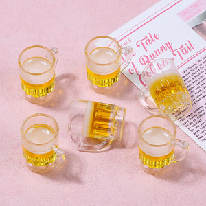 Kit de Resina para Manualidades de Cerveza 3D Rojo Brillante para Accesorios de Joyería DIY, Mini Jarras de Cerveza con Borde Dorado y Efecto Espuma - Product Image 1