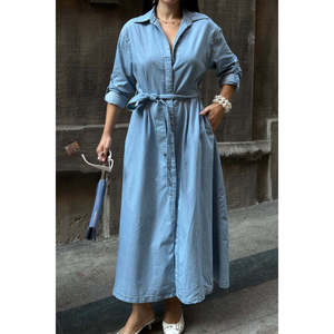 Vestido camisero midi de mezclilla con cuello vuelto, estilo cruzado y lazo, en tono oscuro liso, transpirable, para mujer. - Product Image 5