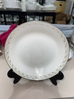 Assiette à dîner personnalisée en porcelaine blanche écologique, faite à la main, avec bordure argentée/dorée, de qualité alimentaire, compatible lave-vaisselle/micro-ondes