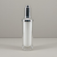Flacon pompe pulvérisateur en acrylique épaissi électroplaqué de 30 ml à 50 ml pour lotion, crème, sérum, directement de l'usine
