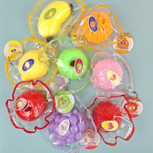 Surtido de Frutas Gourmet - Juguete Blandito con Empaque Atractivo, Regalo Antiestrés Pegajoso para Niños y Adultos, Venta al por Mayor, Colgante para Bolsa - Product Image 1