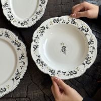 Lelyi Nieuwe Franse Retro Handgeschilderde Zwarte Rand Bloemmotief Reliëf Keramische Bord Exquise Afternoon Tea Dessert Bord
