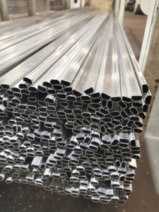 Barre <span class=keywords><strong>d</strong></span>'espacement en <span class=keywords><strong>aluminium</strong></span> super flexible et pliable, installation facile, anti-oxydation, argent/noir, pour mur-rideau en verre - Product Image 6