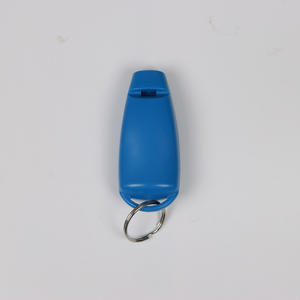 Silbato de entrenamiento para mascotas SmartPet 2 en 1 con clicker para perros y llavero, de plástico, operación manual, estilo sencillo - Product Image 3