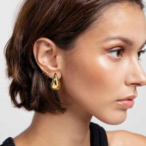 Orecchini a Perno Minimalisti a Goccia Traforati Placcati Oro 18k, Orecchini Statement in Acciaio Inossidabile con Perline Stile <span class=keywords><strong>Bottega</strong></span> - Product Image 6