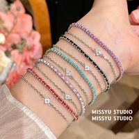 Bracelet pour femme en chaîne perlée colorée, cordon tressé et fleur en zircon - Cadeau simple et élégant, accessoire de main en fer, vente en gros