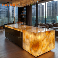 Cuisine modulaire avec éclairage LED, îlot de rangement en marbre et armoire de comptoir