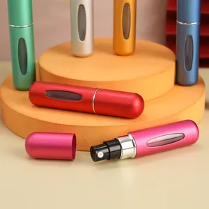 Bouteille de pompe de pulvérisation d'échantillon de cosmétiques en aluminium de 5ml avec couvercles en plastique portables colorés et bouchons de bouteille sertis