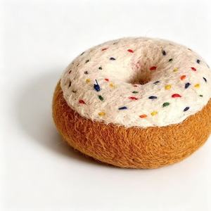 Giocattolo per Gatti a Forma <span class=keywords><strong>di</strong></span> Ciambella in Feltro <span class=keywords><strong>di</strong></span> Lana 100% Naturale della Nuova Zelanda, Fatto a Mano, Riempito con Erba Gatta Biologica, Ecologico, Resistente ai Morsi, Gioco Interattivo da Masticare - Product Image 5
