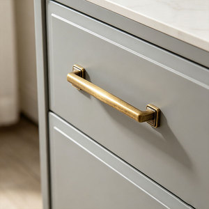 YONFIA 2597 Tirador de Cajón Profesional Vintage Multifinishing para Muebles de Cocina con Base Cuadrada y Diseño de Arco - Product Image 2