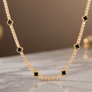 Elegante Collar de Cadena Tipo Tenis de Plata 925 Bañada en Rodio con Trébol Negro, Joyería de Lujo con Moissanita Engastada en Canal, Unisex para Hombres y Mujeres - Product Image 2
