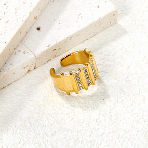 แหวนสี่เหลี่ยมประดับเพชรทรงเรขาคณิต แหวนสแตนเลสแบบเปิด เครื่องประดับแฟชั่นสำหรับทุกเพศ เหมาะสำหรับงานปาร์ตี้ - Product Image 4