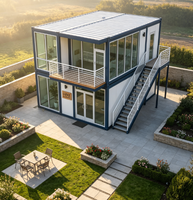 Villa modulaire préfabriquée en acier moderne de luxe à deux étages avec balcon et escalier extérieur pour résidence, bureau ou école