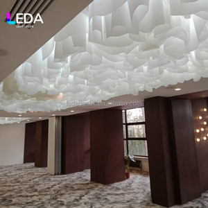 Decoración de Techo Colgante Ondulado de Papel Texturizado Francés Personalizado LEDA, Techo Curvo Blanco para Bodas, Salones de Banquetes, Vestíbulos de Hoteles - Product Image 5