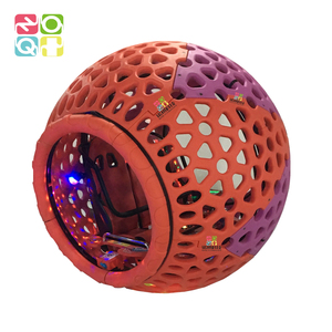 Coche de equilibrio giratorio para exteriores Happy Swing Le Bar con 2 asientos R1 Le Bar Car R1 - Product Image 1