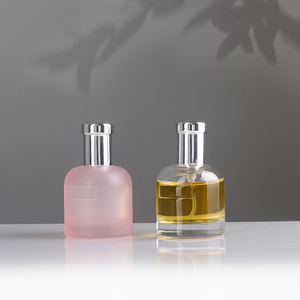 Parlak gümüş kapaklar ve hassas sprey kristal berraklığında boş parfüm <span class=keywords><strong>Atomizer</strong></span> ile zarif pembe buzlu cam parfüm şişesi - Product Image 3