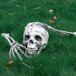 Decorazione per Halloween: Set di Mani di Teschio in Plastica, Artigli di Scheletro Simulati per Casa Stregata e Uso Esterno - Product Image 4