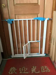 बच्चों के लिए स्वचालित शिशु सीढ़ी गेट टिकाऊ बाल सुरक्षा बाड़ सुरक्षा सुरक्षा बाड़