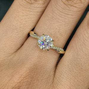 Elegante Anello Nuziale con Moissanite Placcato Oro 18K in Argento S925, Taglio Ovale da 1ct con Incastonatura a Griffe, Gioielli da Sposa - Product Image 5