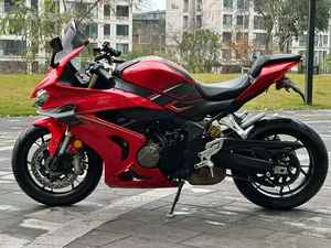 Motocicleta QJMOTOR Racing 800 - Motor de 778 cc en Línea de 4 Cilindros, 92 kW de Potencia, ABS y TCS - Product Image 2