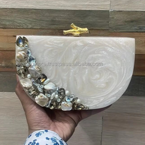 Embrayages de boîte en résine pour femmes Sacs à main en acrylique élégants avec services OEM/ODM pour marques de mode du monde entier faits à la main en Inde - Product Image 6