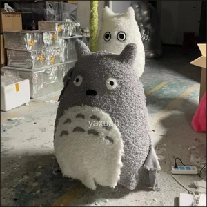 Scultura in Resina di Fibra di Vetro Personalizzata di Totoro a Grandezza Naturale, Mascotte in FRP per Decorazione di Giardini e Centri Commerciali - Product Image 2