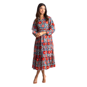 Vestido de tres capas con estampado turquesa para mujer, con mangas con volantes, espalda descubierta y bajo acampanado, para un look moderno y a la moda. - Product Image 1