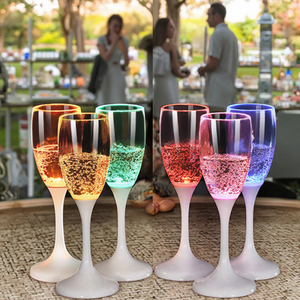 Custom Led lampeggiante tazze bevande succo di acqua di vino luce acqua bicchieri bicchieri tazze nel buio Glow tazza di vetro per bere - Product Image 2