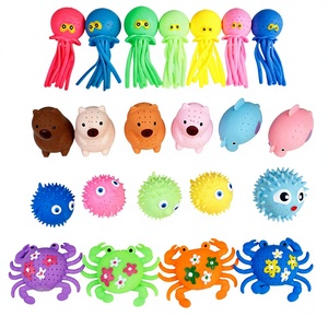 Bola de Agua Reutilizable de Plástico para Piscina de Verano, Juguete de Baño con Forma de Cangrejo, Capibara, Pelota Antiestrés, Esponja, Animal, Pulpo - Product Image 1