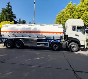 Camion-citerne à carburant et à huile neuf Dongfeng Chassis 8x4 avec une capacité de 15001-30000L - Product Image 4