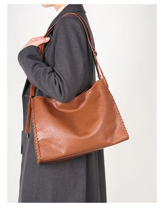 Private Label Women's Designer <b>Genuine</b> <b>Leather</b> Shoulder <b>Bag</b> Vintage Style Large Crossbody <b>Bag</b> for Daily Use - Product Image 6