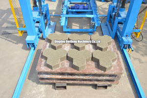 Macchinario Automatico ad Alta Produzione QT4-25 per la Fabbricazione di Blocchi |   Versatile per Mattoni in Cemento Solidi/Interlocking da <span class=keywords><strong>4</strong></span>/6/8/9 Pollici - Product Image 6