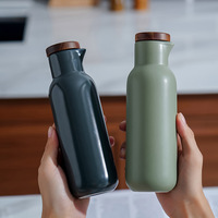 Vente en gros de nouveaux ustensiles de cuisine nordiques créatifs Distributeur d'huile d'olive en céramique Bouteille de stockage de sauce soja personnalisée Bouteille en céramique de vinaigre