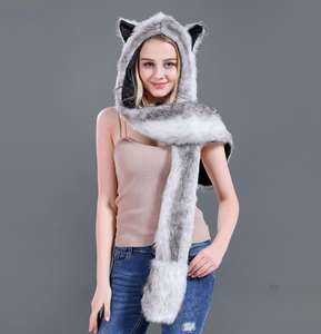 Экологичная пушистая шапка-маска из искусственного меха с шарфом и перчатками, зимняя плюшевая шапка-мультяшка 3-в-1, с возможностью индивидуального заказа и OEM-производства - Product Image 3