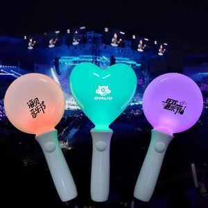 Venta al por Mayor de Luces LED de Mano para Conciertos de J-Pop, con Logotipo Personalizado, Efectos de Iluminación Multicolor, para el Día de San Valentín, Fiestas en Bares, de Plástico Largo - Product Image 1