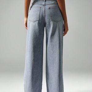 Jeans Anchos Personalizados al por Mayor de Fábrica OEM con Tachuelas, Pedrería y Efecto Desgastado - Product Image 4