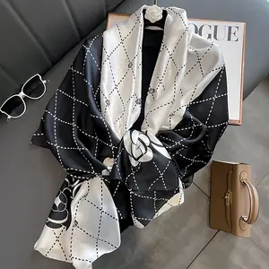 Sciarpe di seta con motivo floreale in bianco e nero di design di lusso di vendita caldo sciarpa per scialli stampati in seta estiva da donna