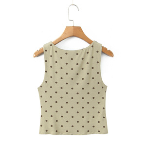 <span class=keywords><strong>Set</strong></span> coordinato in maglia a pois personalizzato Primavera 2026 - Top smanicato retrò e gonna plissettata asimmetrica, OEM/ODM da fabbrica cinese - Product Image 3