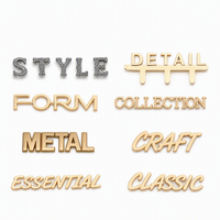 Étiquette de vêtement en métal carrée gravée sur mesure de haute qualité avec logo 3D en relief écologique pour sacs, chaussures et vêtements
