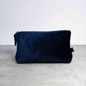 Sac cosmétique de luxe en velours marron pour femme, certifié ISO BSCI, avec fermeture éclair, couleur et logo personnalisables pour un rangement pratique des cosmétiques - Product Image 5