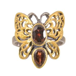 แหวนผีเสื้อพลอยโกเมนคลาสสิกจาก Silver Export House ไจปุร์ ทำจากเงินแท้ 925 - Product Image 1