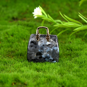 Sac Miniature en Cristal de Haute Qualité pour Femme, Sculpté à la Main à Partir de Cristaux, Idéal pour Cadeau (Vente en Gros) - Product Image 5