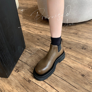 Botines Chelsea de Tacón Medio con Plataforma Gruesa Estilo Británico para Mujer, Marca Grape Mom, Color Humo - Product Image 1