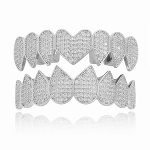 BES Tooth <span class=keywords><strong>Grilz</strong></span> Coeur Forme Laiton Métal Micro Pave Full CZ <span class=keywords><strong>Grilz</strong></span> Haut et Bas Fang Grills Dents Hip Hop Bijoux - Product Image 1